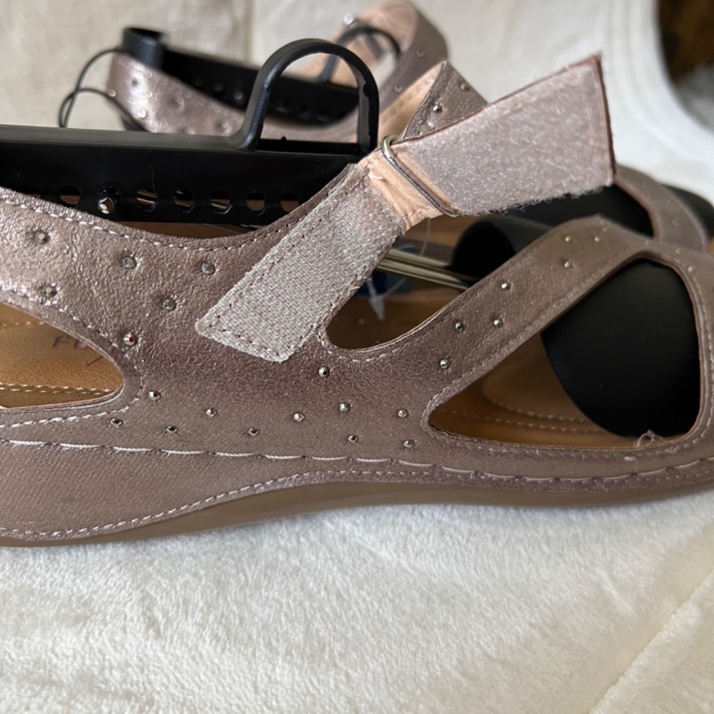 FlexStep Sandals - Picture 5 of 9